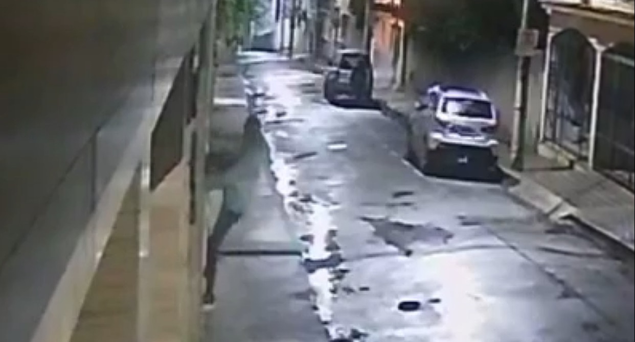 Vídeo: homem procurado por furtos em Santos Dumont é preso pela Polícia Militar nesta quarta-feira
